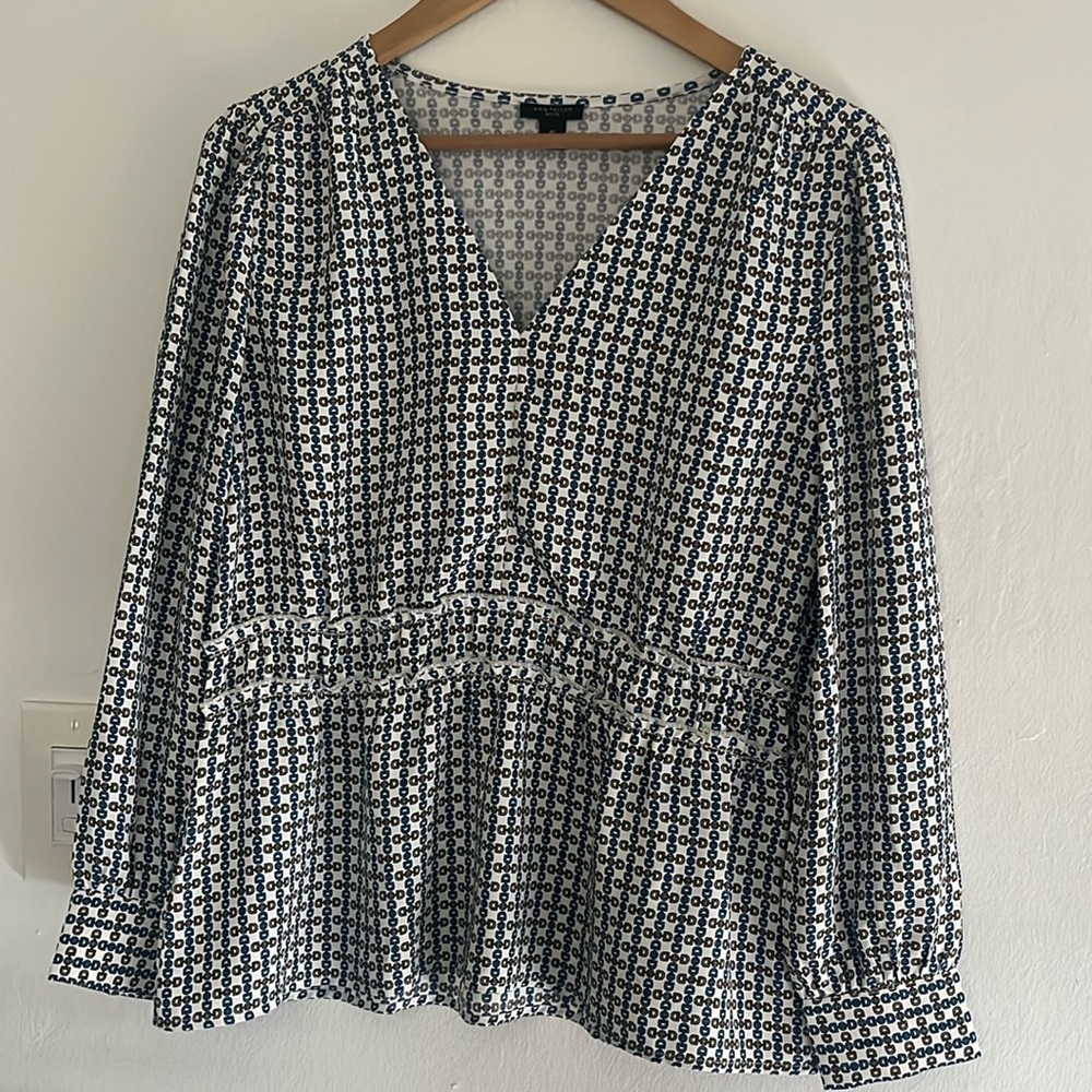 Ann Taylor medium petite v neck blouse
